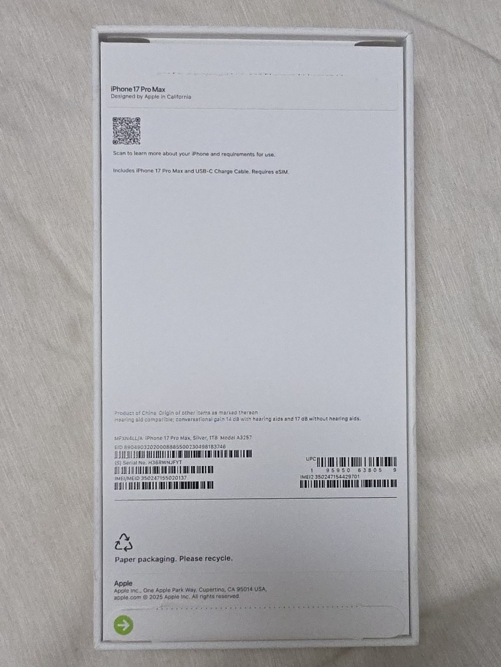 Apple iPhone 17 Pro Max - White/Silver Packaging